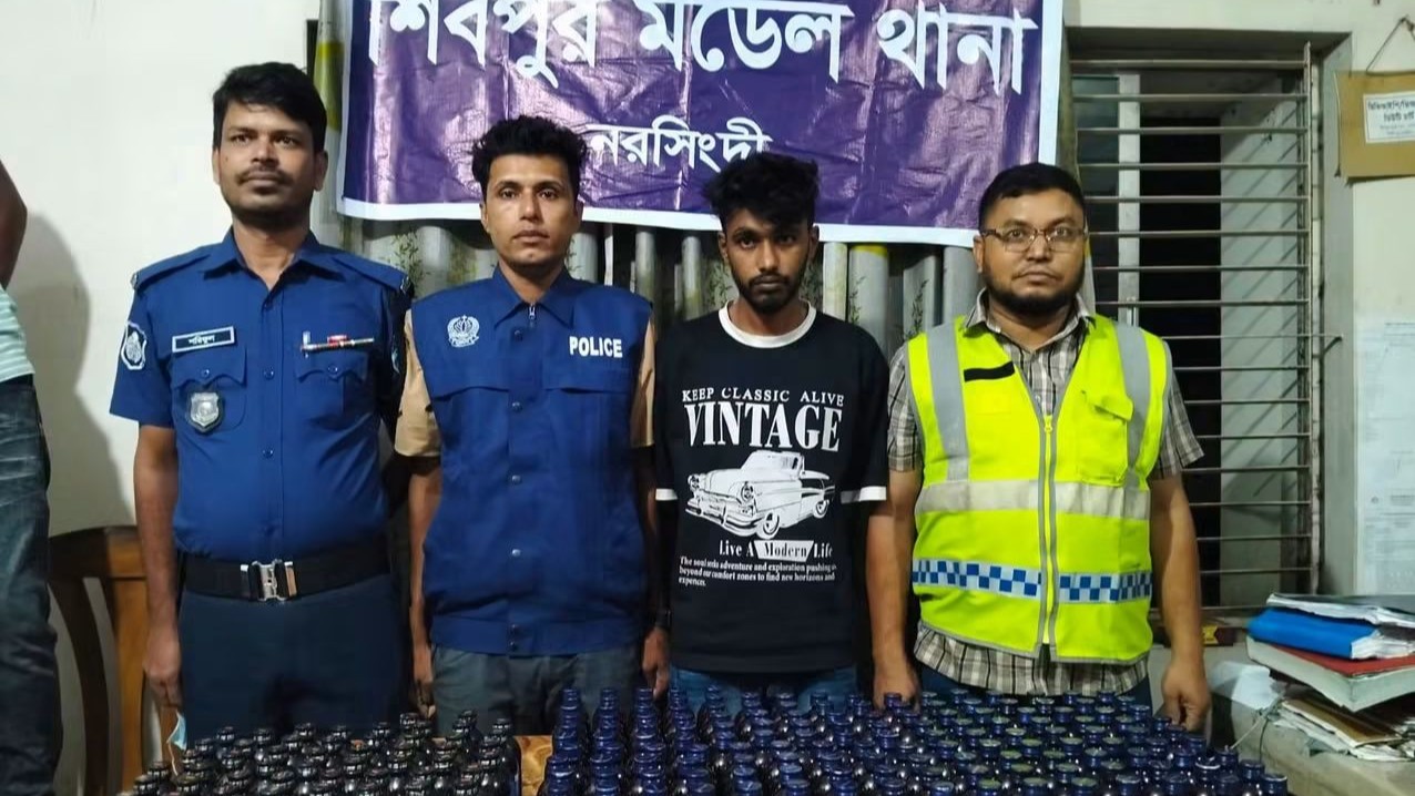 শিবপুরে প্রাইভেটকারে মিলল ১৯৮ বোতল ফেনসিডিল, গ্রেপ্তার ১
